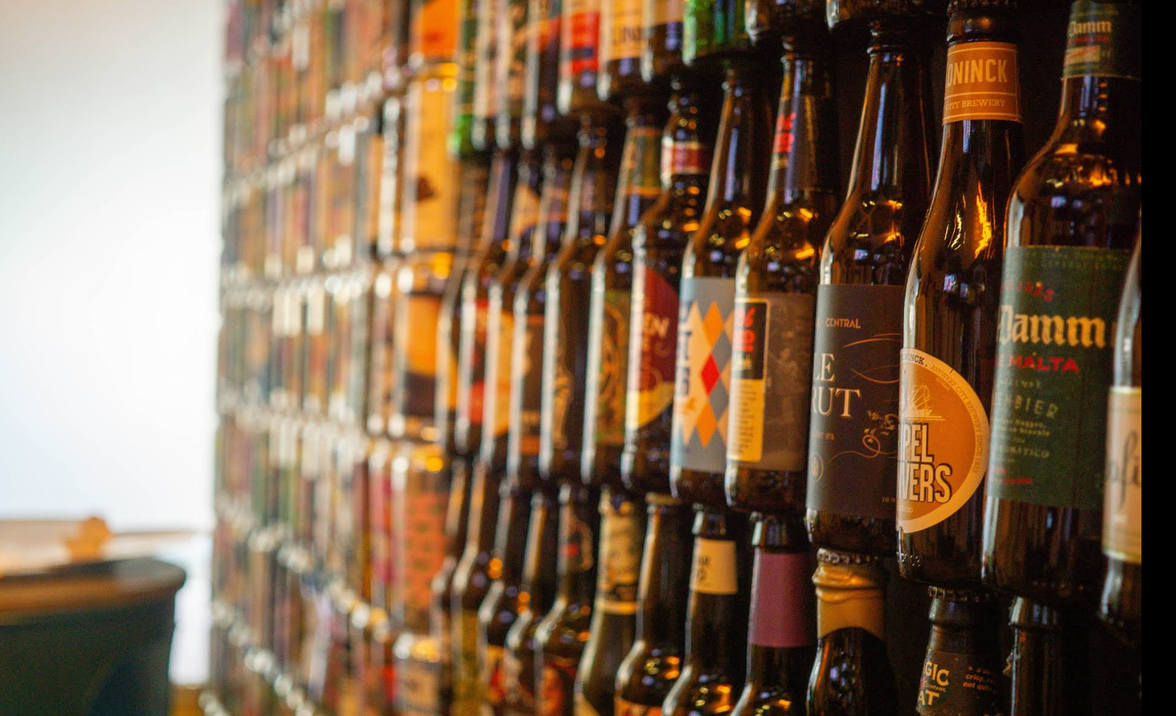 Pared de cervezas importadas